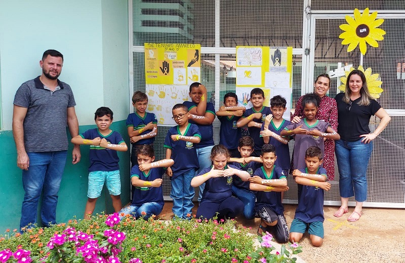 ESCOLA MUNICIPAL DE FIGUEIRÃO DESENVOLVE ATIVIDADE DO SETEMBRO AMARELO