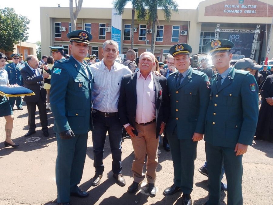 PREFEITO JUVENAL RECEBE HOMENAGEM DA POLÍCIA MILITAR