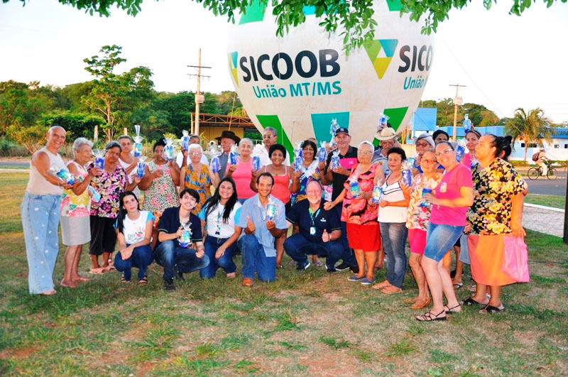 SECRETARIA DE ASSISTÊNCIA SOCIAL REALIZA PIQUENIQUE NA PRAÇA