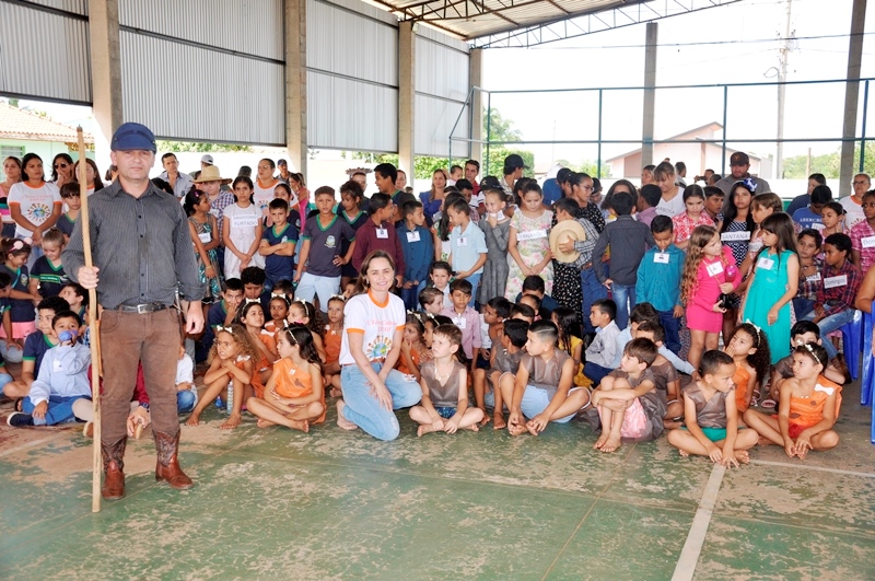 ESCOLA MUNICIPAL PROF. ANTONIO INÁCIO FURTADO REALIZA A II FEIRA CULTURAL