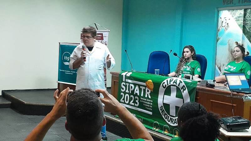 ENFERMEIRO DE FIGUEIRÃO FAZ PALESTRA EM EVENTO NA CÂMARA