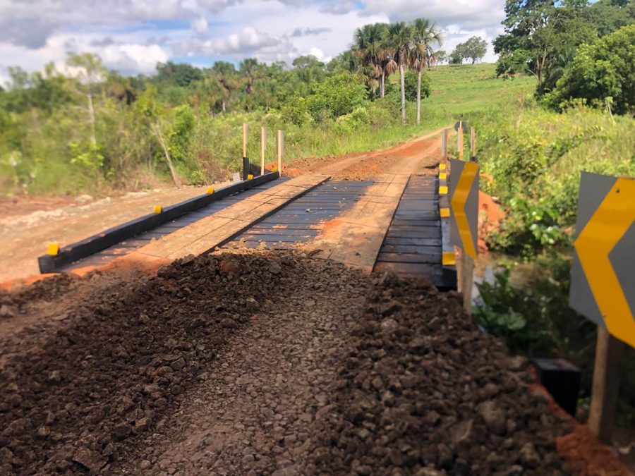 Prefeitura entrega mais uma ponte de madeira na zona rural