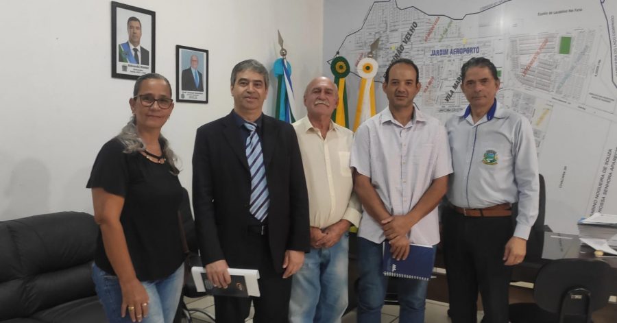 Prefeito, vice-prefeito e procurador jurídico recebem visita do juiz diretor do Fórum de Camapuã.