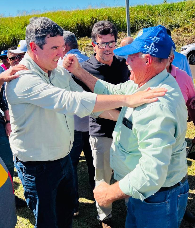 Prefeito participa da inauguração obra de pavimentação em Costa Rica