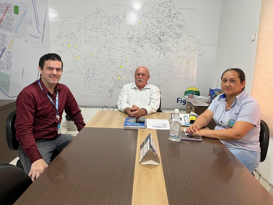 Prefeito recebe visita do gerente da Caixa Econômica