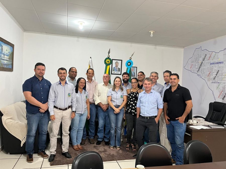 Prefeito e vice-prefeito reúnem com equipe de secretários