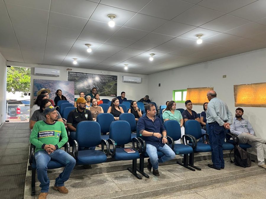 Prefeito e Vice-Prefeito reúnem novos servidores empossados, aprovados no concurso