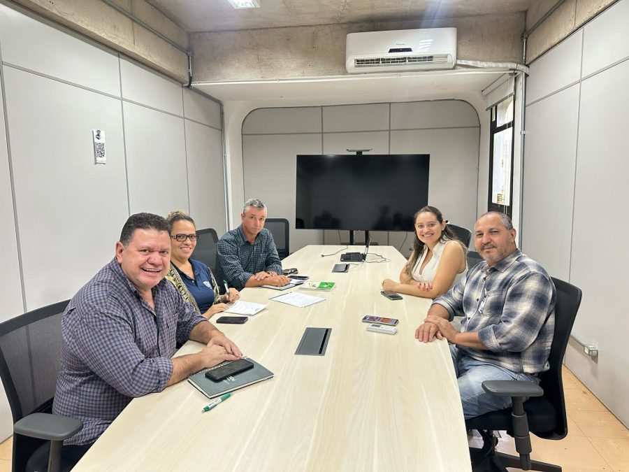 Secretário da Pequena Propriedade participa de reunião na SEMADESC
