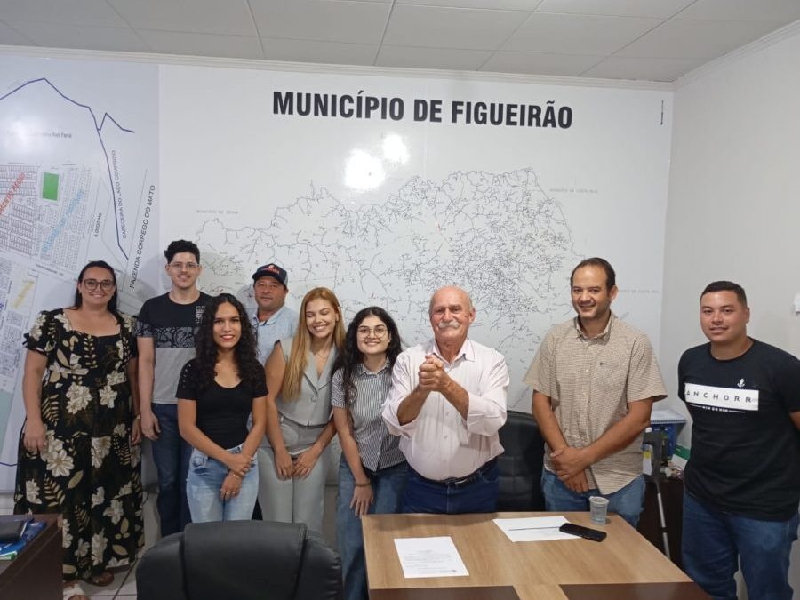 Prefeito e Vice assinam posse dos novos concursados