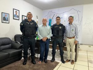Prefeito recebe visita do comandante da Polícia Militar de Figueirão
