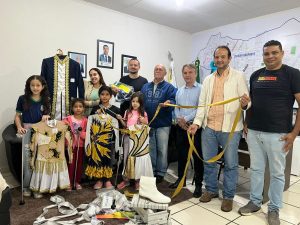 Prefeito e Vice-Prefeito recebem equipe do esporte e da banda municipal no gabinete