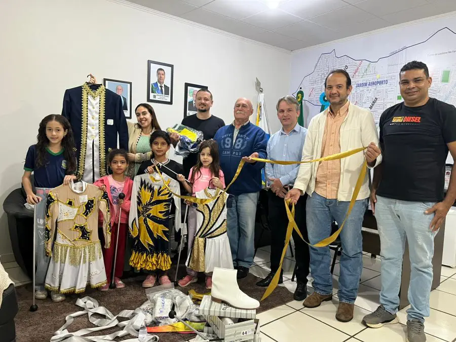 Prefeito e Vice-Prefeito recebem equipe do esporte e da banda municipal no gabinete