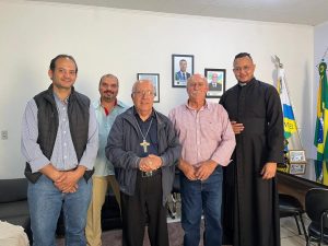 Bispo emérito Dom Antonino visita o Gabinete do Prefeito